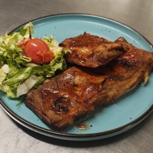 Coaste la cuptor caramelizate cu sos sweet chilli